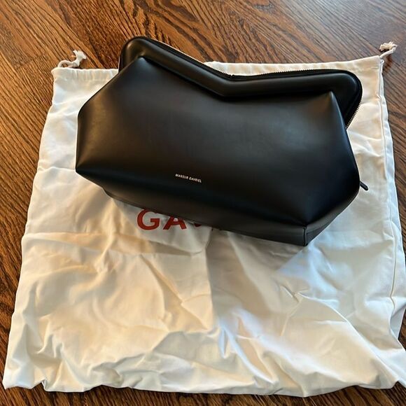 M Frame Leather Shoulder Bag
Mansur Gavriel Color: Black/ Flamma - Picture 8 of 16